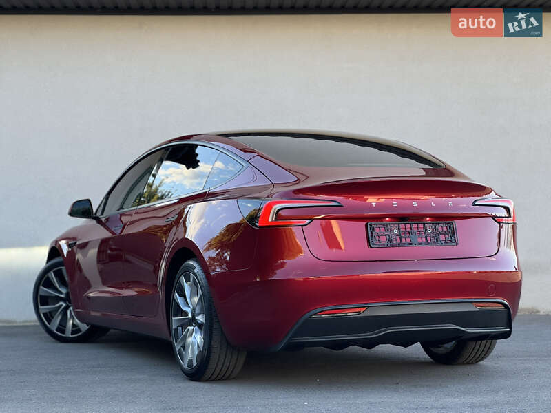 Седан Tesla Model 3 2024 в Виннице