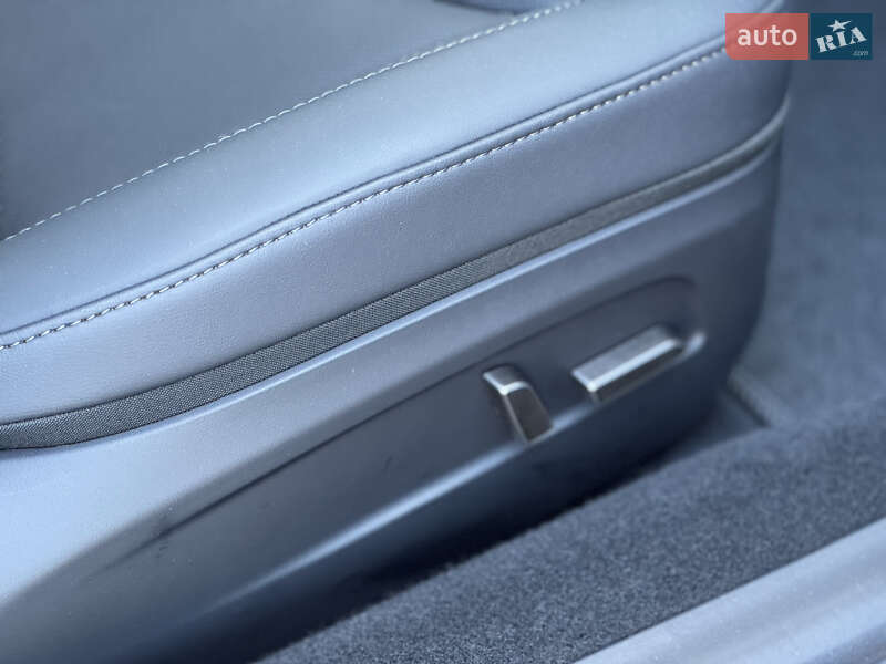 Седан Tesla Model 3 2024 в Виннице