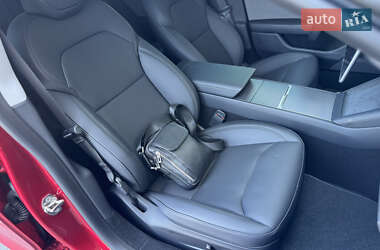 Седан Tesla Model 3 2024 в 