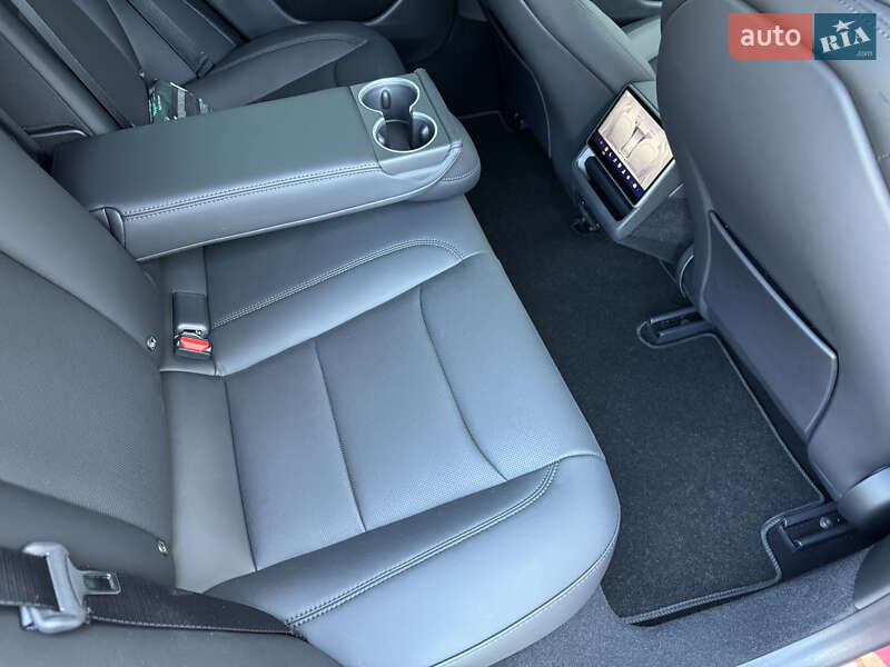 Седан Tesla Model 3 2024 в Виннице