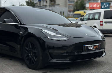 Седан Tesla Model 3 2019 в 