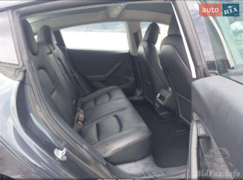 Седан Tesla Model 3 2021 в Киеве