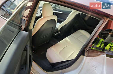 Седан Tesla Model 3 2022 в 