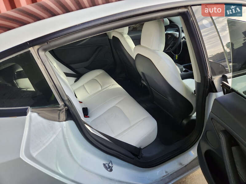 Седан Tesla Model 3 2022 в Львові