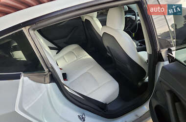 Седан Tesla Model 3 2022 в 