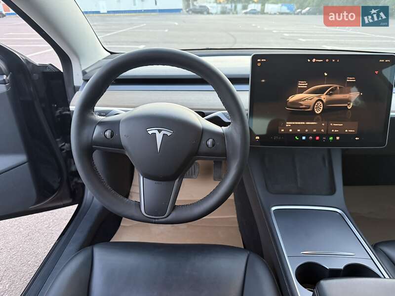 Седан Tesla Model 3 2022 в Ровно