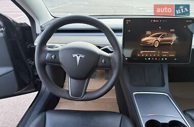 Седан Tesla Model 3 2022 в 