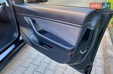 Седан Tesla Model 3 2019 в 