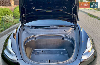 Седан Tesla Model 3 2019 в 
