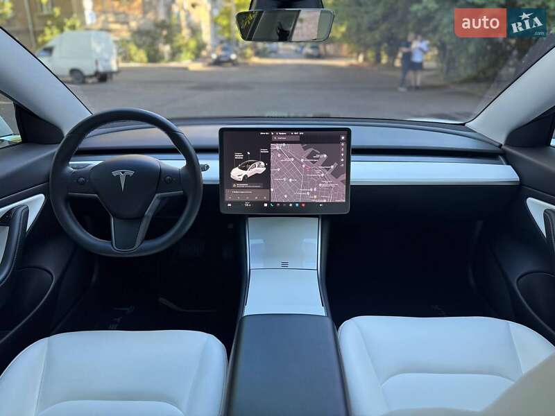 Седан Tesla Model 3 2019 в Одесі
