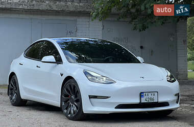 Седан Tesla Model 3 2023 в 