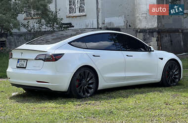 Седан Tesla Model 3 2023 в 