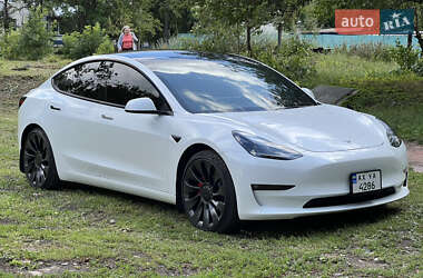 Седан Tesla Model 3 2023 в 