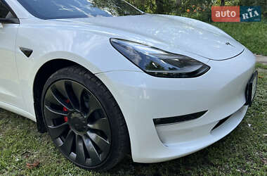 Седан Tesla Model 3 2023 в 