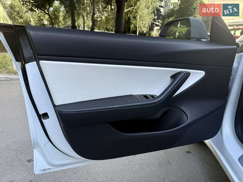 Седан Tesla Model 3 2019 в Белой Церкви