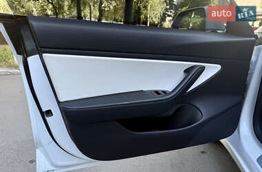 Седан Tesla Model 3 2019 в 