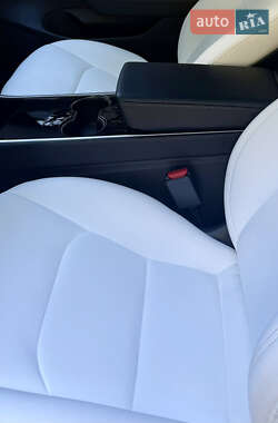 Седан Tesla Model 3 2019 в 