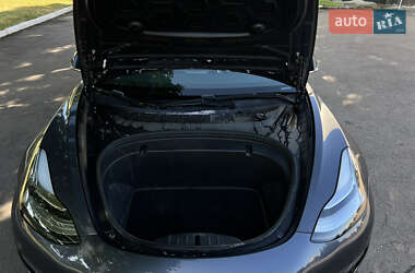 Седан Tesla Model 3 2019 в 