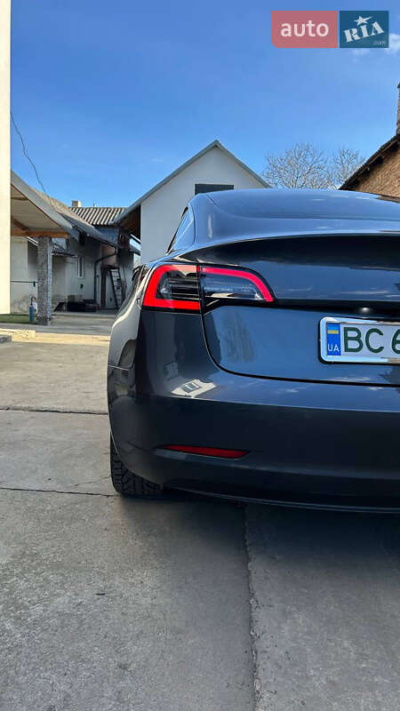 Седан Tesla Model 3 2019 в Львові