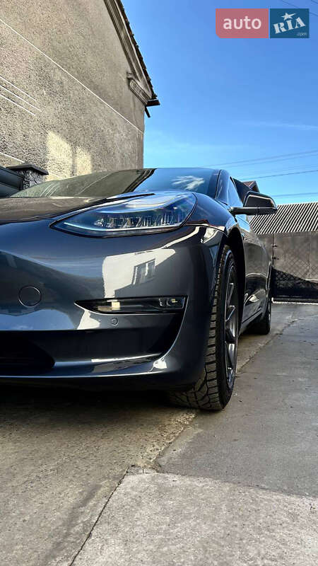 Седан Tesla Model 3 2019 в Львові