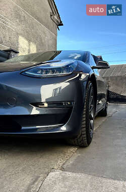 Седан Tesla Model 3 2019 в 