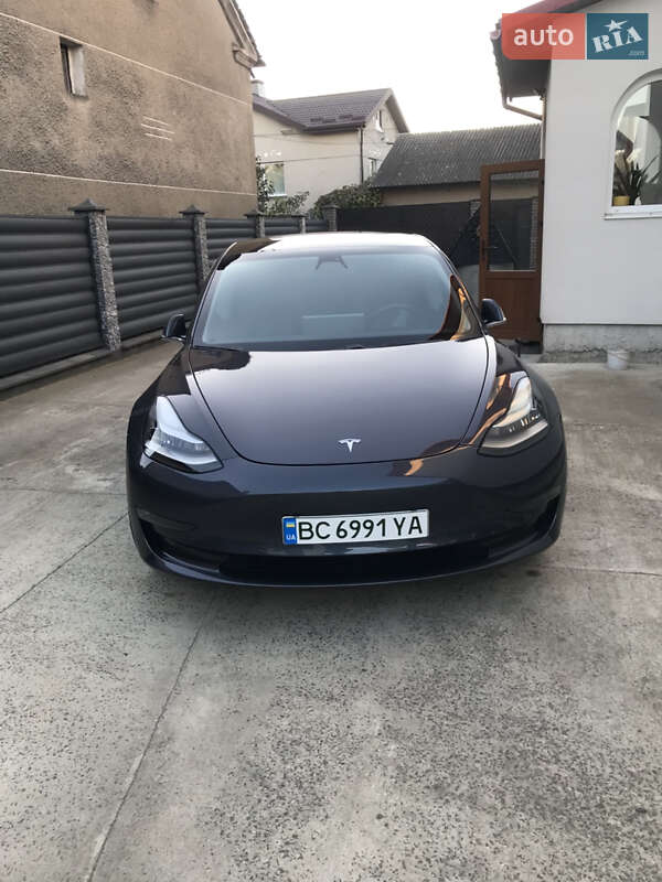Седан Tesla Model 3 2019 в Львові