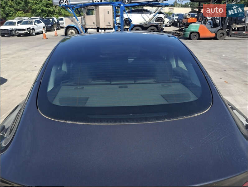 Седан Tesla Model 3 2021 в Киеве