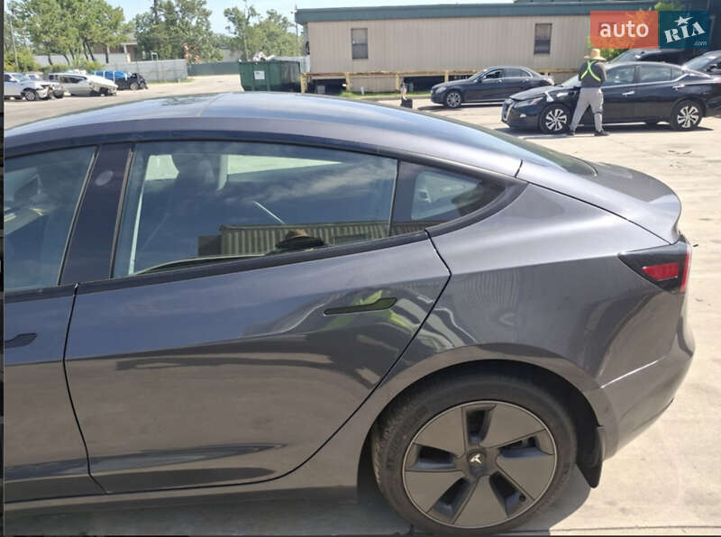 Седан Tesla Model 3 2021 в Киеве