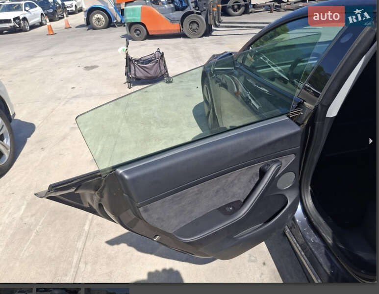 Седан Tesla Model 3 2021 в Киеве