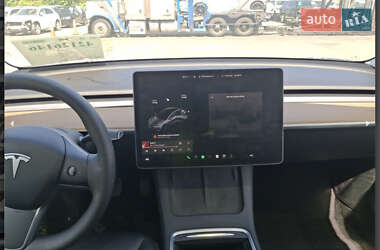 Седан Tesla Model 3 2021 в 