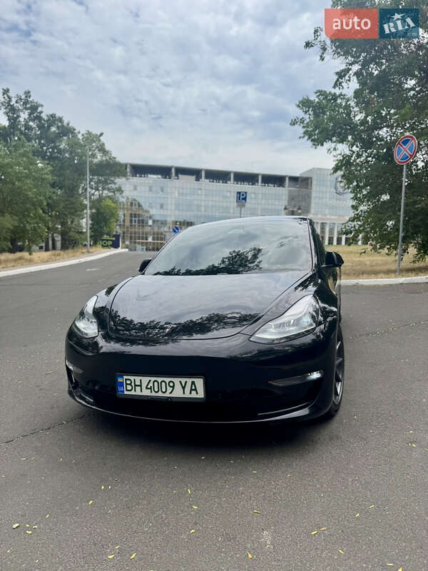 Седан Tesla Model 3 2021 в Одесі
