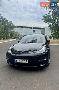 Седан Tesla Model 3 2021 в 