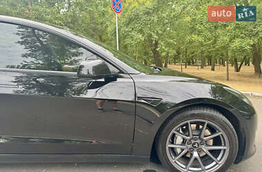 Седан Tesla Model 3 2021 в 