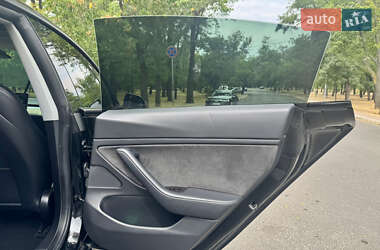Седан Tesla Model 3 2021 в 