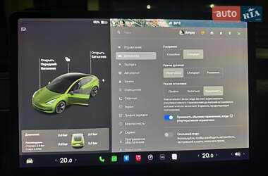 Седан Tesla Model 3 2021 в 