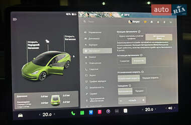 Седан Tesla Model 3 2021 в 