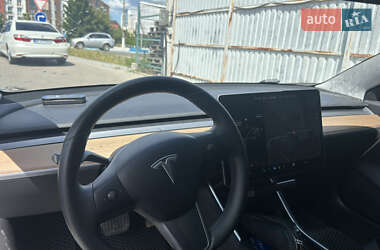 Седан Tesla Model 3 2020 в 
