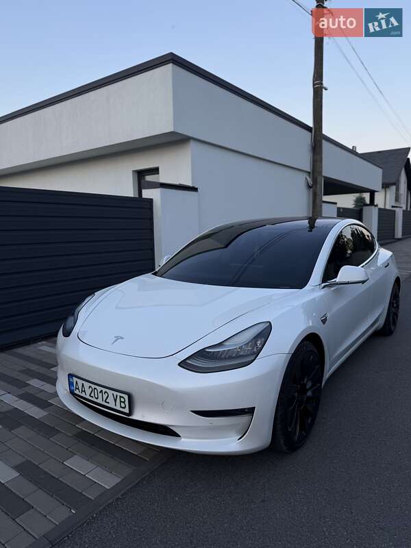 Седан Tesla Model 3 2019 в 