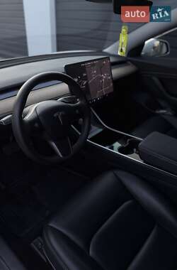 Седан Tesla Model 3 2019 в 