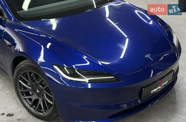 Седан Tesla Model 3 2024 в 