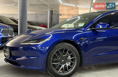 Седан Tesla Model 3 2024 в 