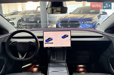 Седан Tesla Model 3 2024 в 