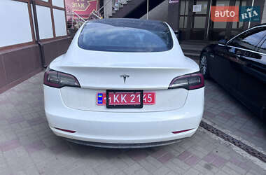 Седан Tesla Model 3 2021 в 