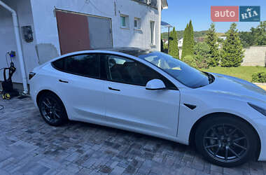 Седан Tesla Model 3 2022 в 