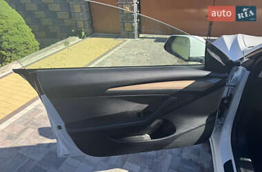 Седан Tesla Model 3 2022 в 