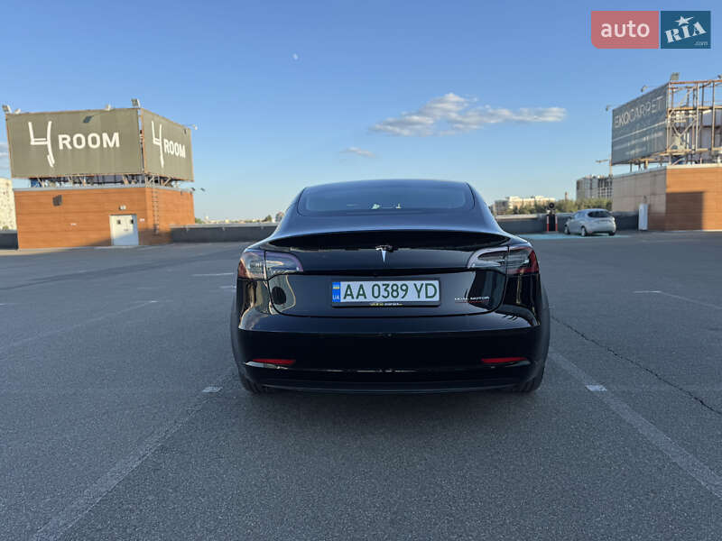 Седан Tesla Model 3 2019 в Києві