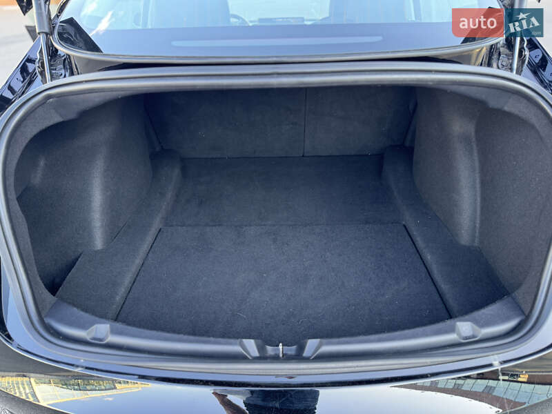 Седан Tesla Model 3 2019 в Києві