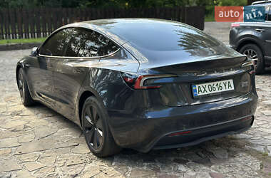 Седан Tesla Model 3 2024 в 