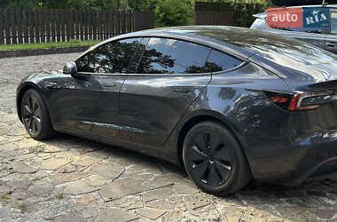 Седан Tesla Model 3 2024 в 