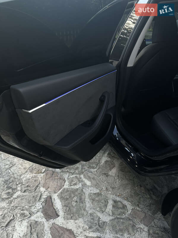 Седан Tesla Model 3 2024 в Харькове